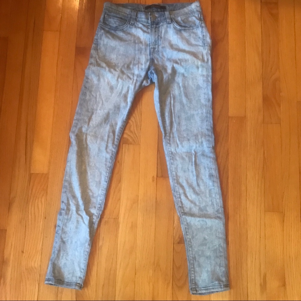 light wash pattern jeans